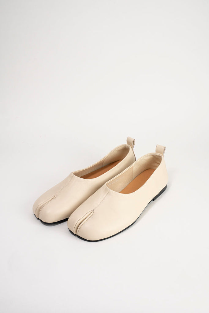 White Tabi Shoes – CASA VIDA