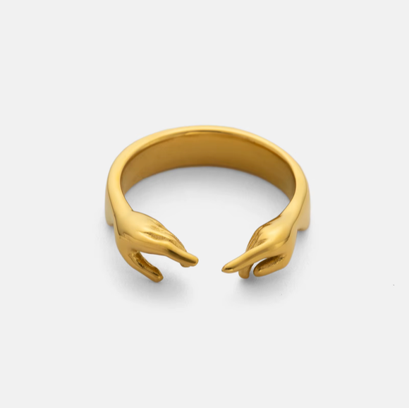 The Hug Ring- Stainless Steel Gold Ring 18K Gold- Hand: 6