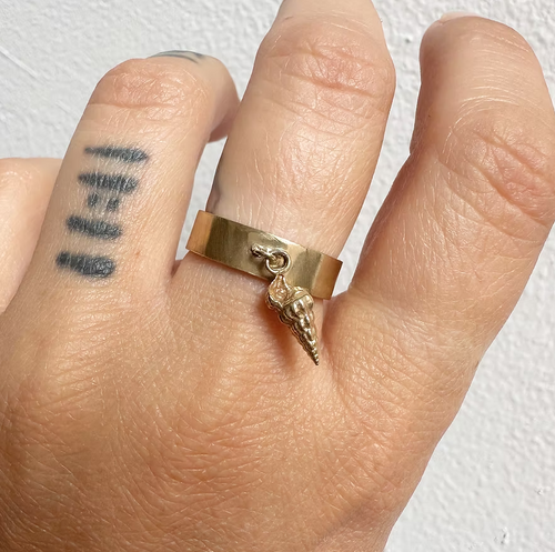 MadeIn Jewelry Dangle Conch Shell Ring