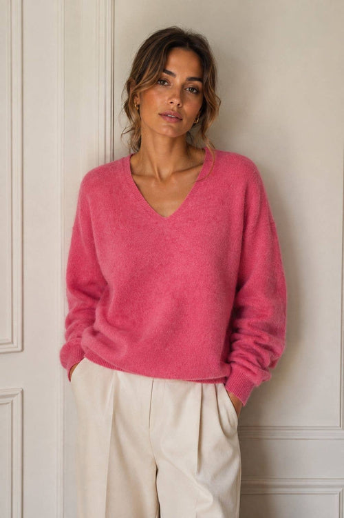 V-neck Pullover in Cashmere, Wool & Silk: Coral Pink / One size